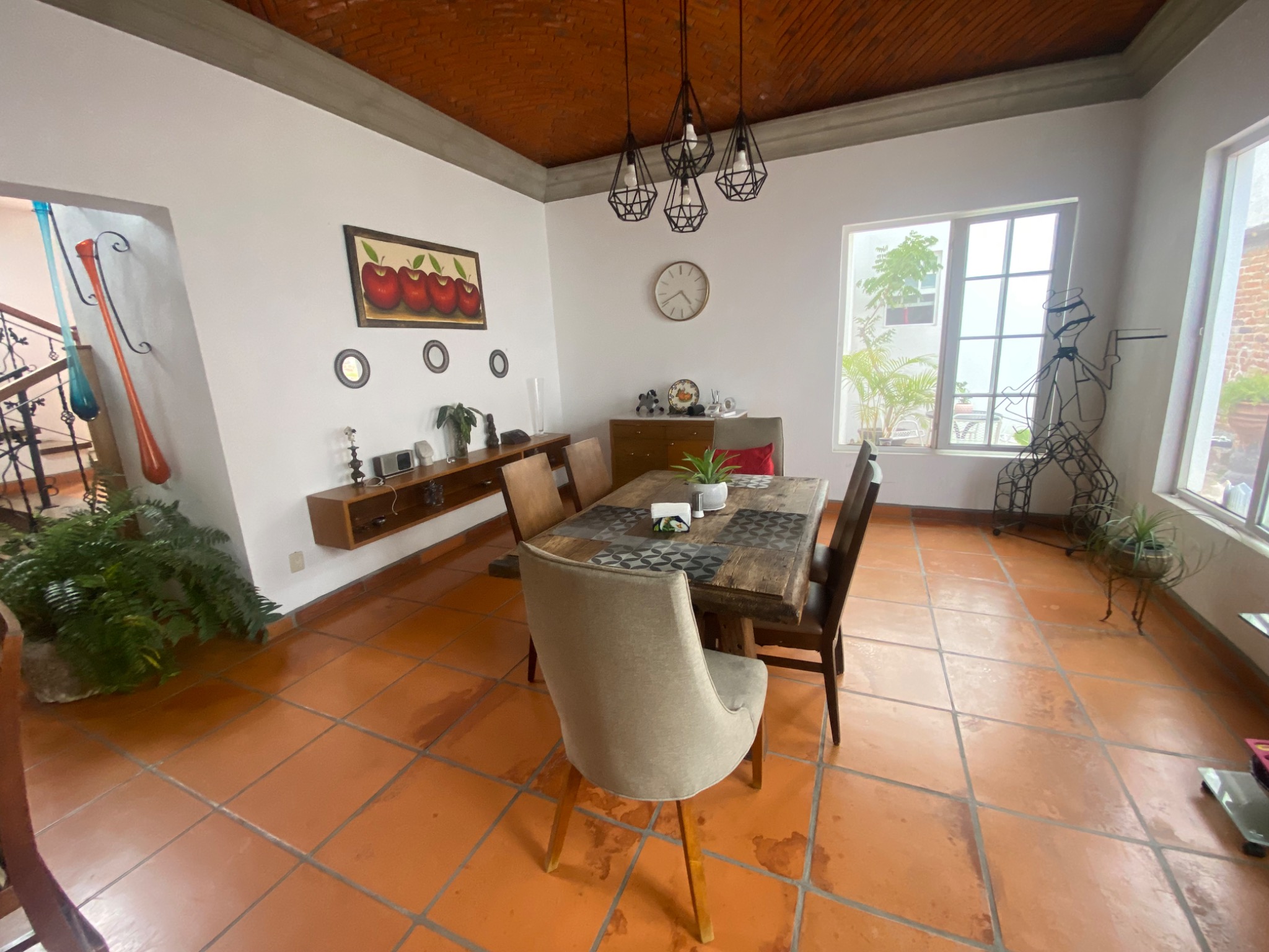 Casa Zebra dining room